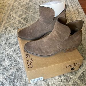 Like New w/ Original Box …meToo Zale Nutside 8.5M Women’s Ankle Boots from DSW